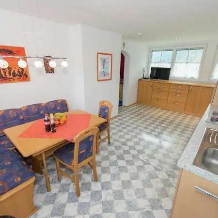 Daire Apartment In Troepolach Near Nassfeld Gondola Tröpolach