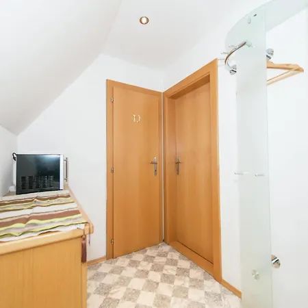 Daire Apartment In Troepolach Near Nassfeld Gondola Tröpolach